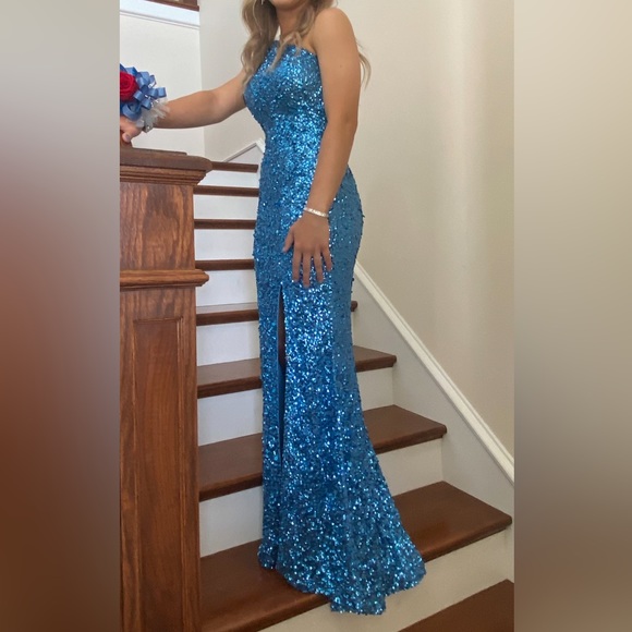 Sherri Hill Prom Dress size 2 - Picture 2 of 3